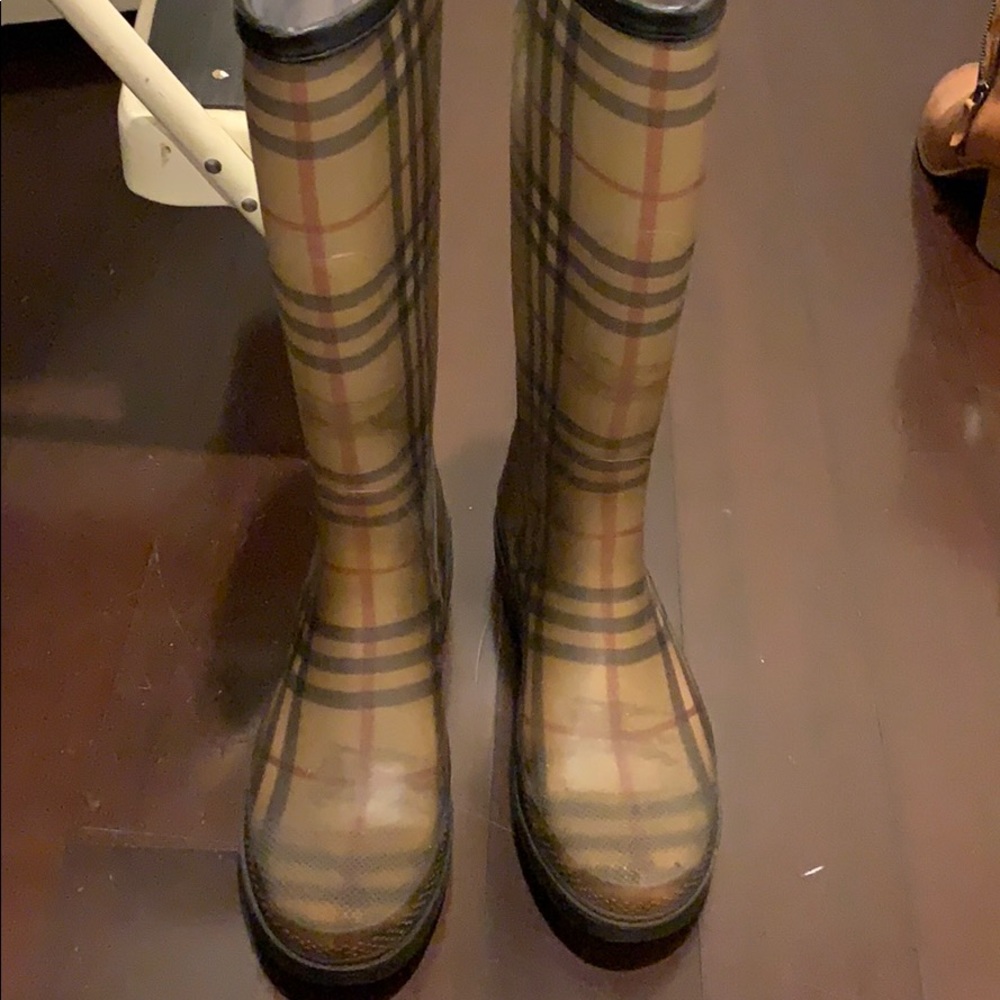 Authentic Burberry Nova Rainboots - Picture 5 of 8